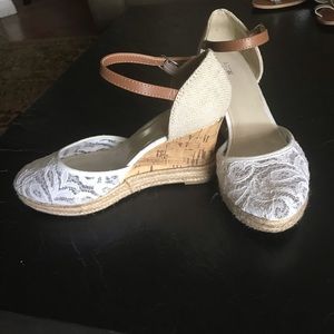 🦋 Summer clearance 🦋⭐️Wedges - leather and lace!